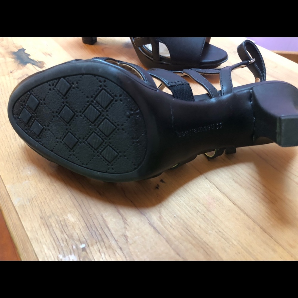 Shoes - Picture 4 of 5